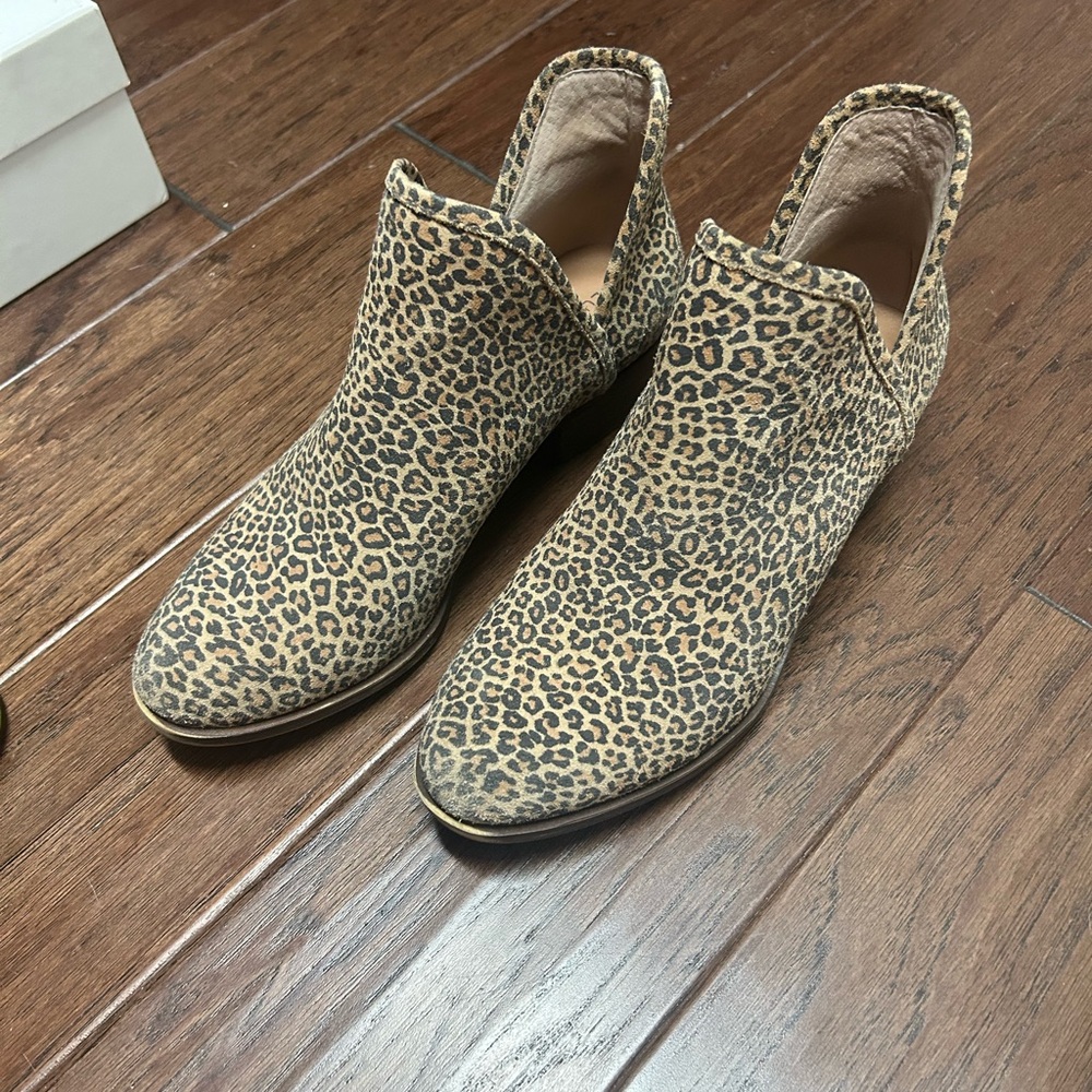 Lucky short boots. Leopard print. Size 8